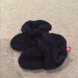 Black fleece zutano booties